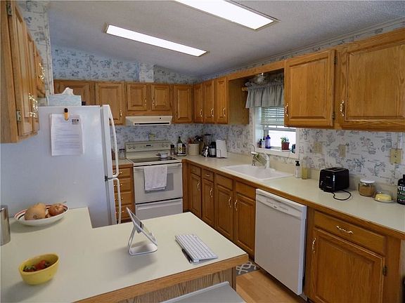 4th image of 6422 Francis Dr