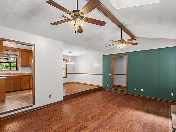 4th image of 106 Yvonne Dr