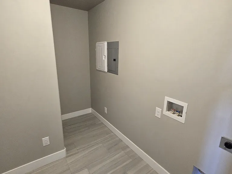 880 N Sapphire St — Photo 12