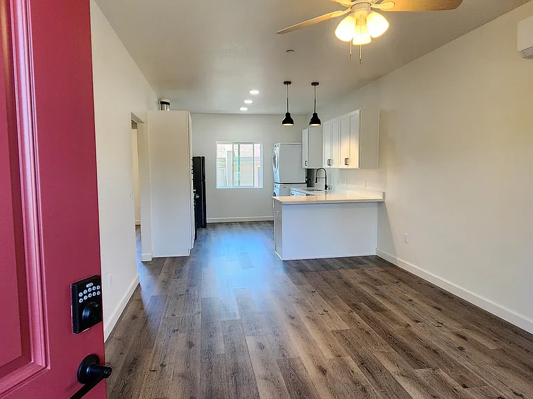 728 W 1st Ave #201 — Photo 1