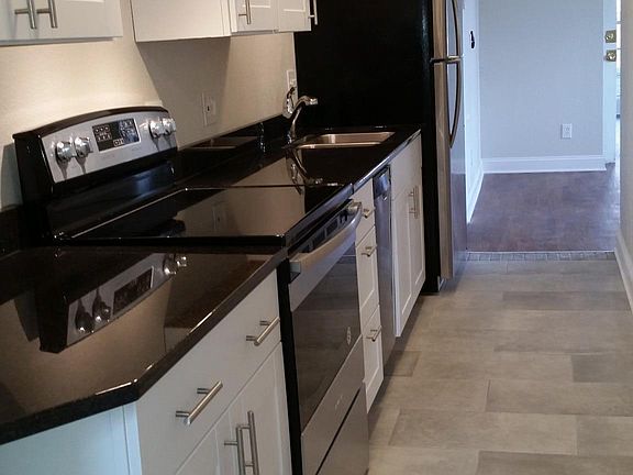 3rd image of 2751 Charlotte St APT 2S
