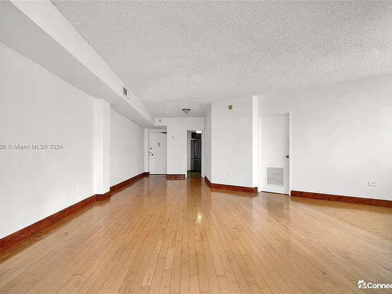 905 Brickell Bay Dr #1831 — Photo 5
