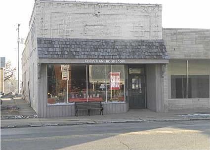 1st image of 117 E Broadway St