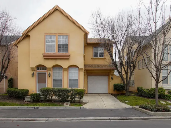 217 Holland Cir, Hollister, CA 95023