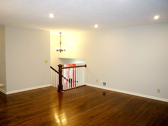 4th image of 371 Schletty Ln