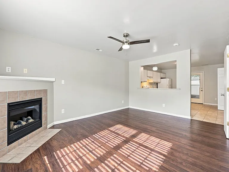 107 Spring Meadow Cir — Photo 3