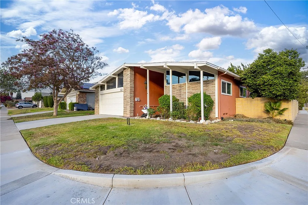 3 bed, 1521 sqft, $3,895 — Photo 1