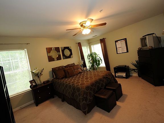 5th image of 300 Juneberry Way Unit 2B