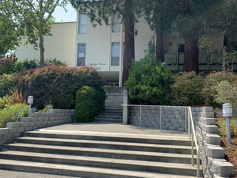 1305 Boulevard Way #105 — Photo 7