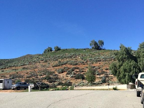 Horse trails next to the house, at the end of the cul-de-sac