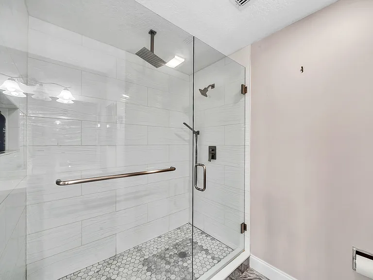 827 Oak Harbour Dr — Photo 33
