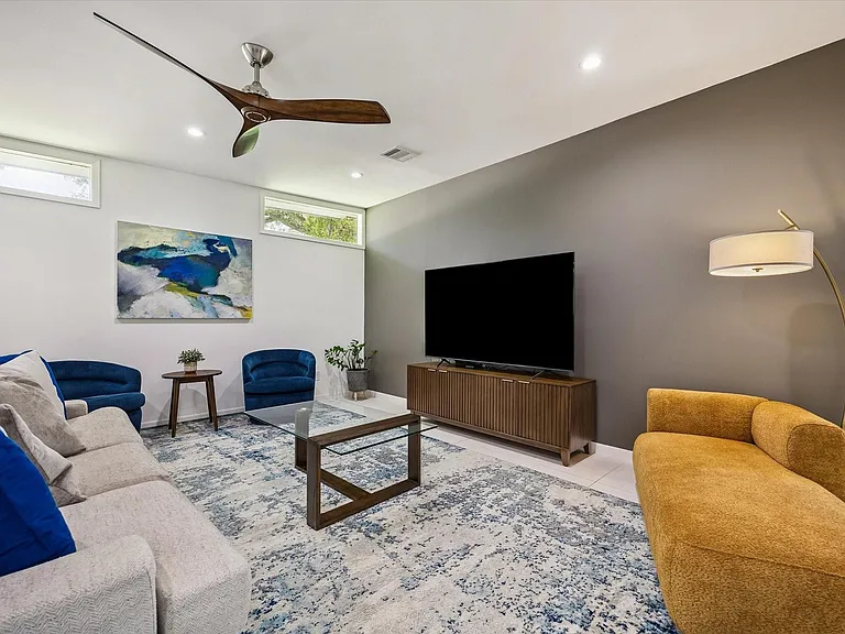 9769 Oak Point Dr — Photo 8
