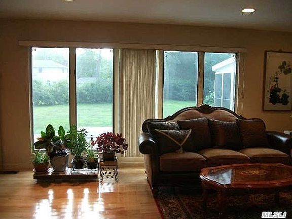 4th image of 20 Vine Ln