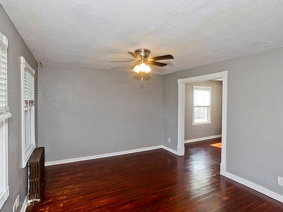 3rd image of 44 Colony Rd