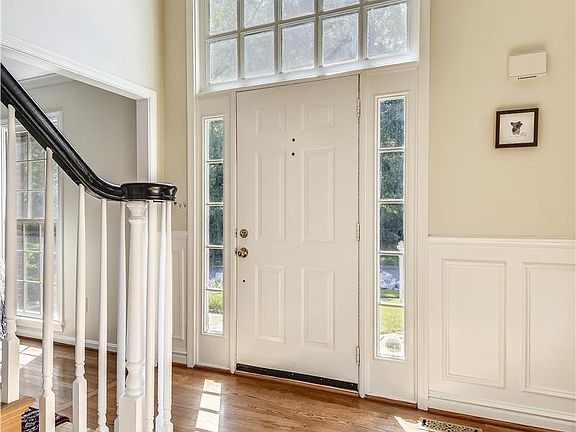3rd image of 8206 Collingwood Ct