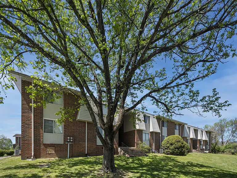 Sumner Estates — Photo 13