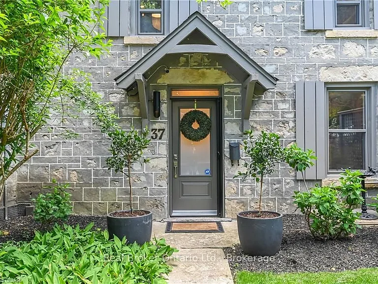 37 Meadowview Ave — Photo 2