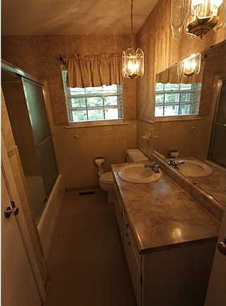 4th image of 8003 Holly Hills Dr