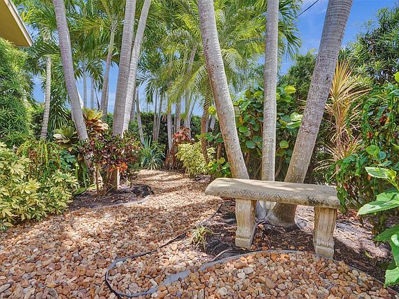 3rd image of 415 Avenida Hermosa