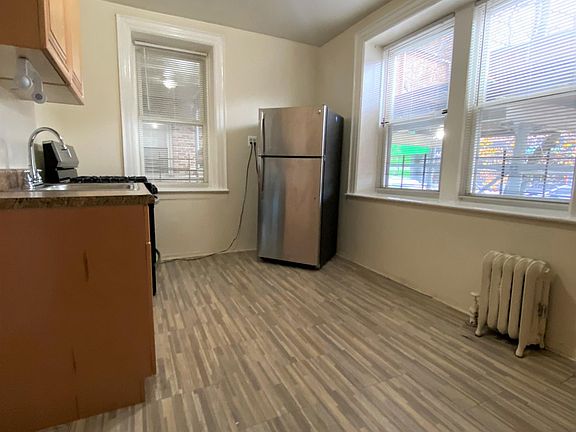 2nd image of 905 McLean Ave