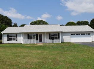 127 Stoneledge Dr, Woodruff, SC 29388