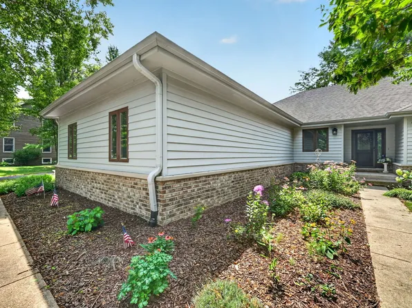 10293 E Hickory Ridge Dr, Rochelle, IL 61068