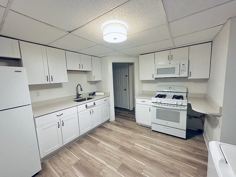 144 Cabot St #3 — Photo 10