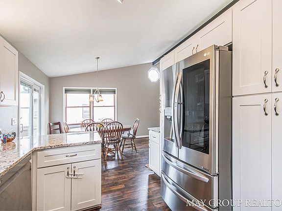 3rd image of 1699 Oakvale Dr SW