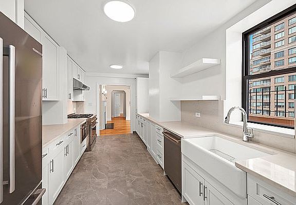 5th image of 210 E 68th St #1314CD