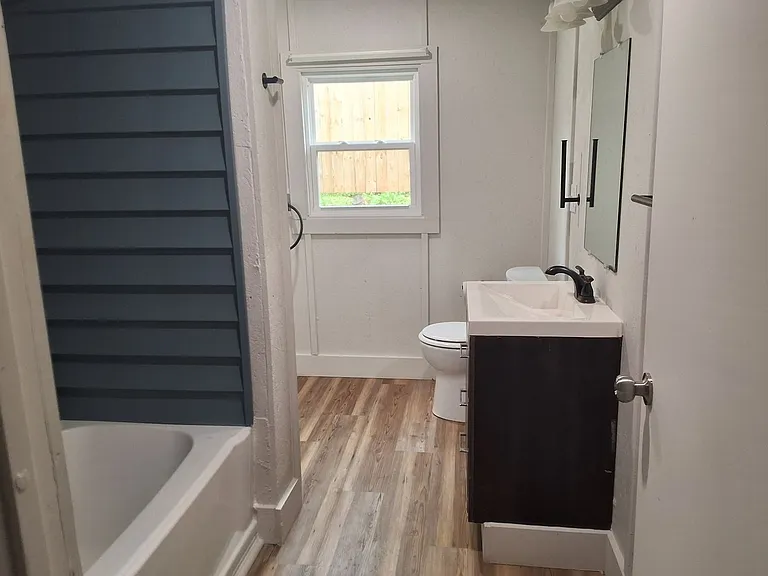 109 E Main St — Photo 3