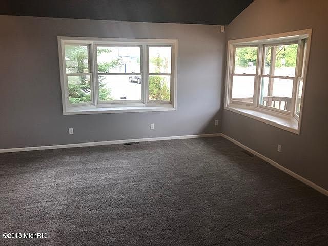 2nd image of 3026 Glade St