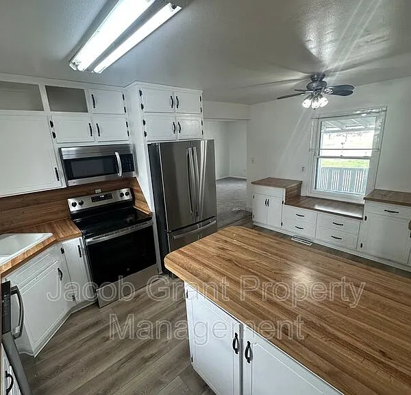 4590 N 15 E — Photo 5
