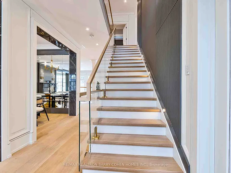 230 Dunvegan Rd — Photo 32