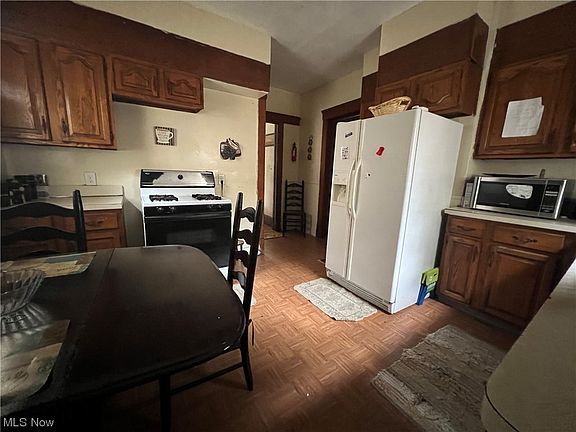 3rd image of 1423 E 110th St