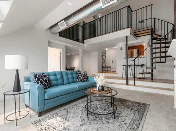 52 Sanborn St APT 408, Reading, MA 01867