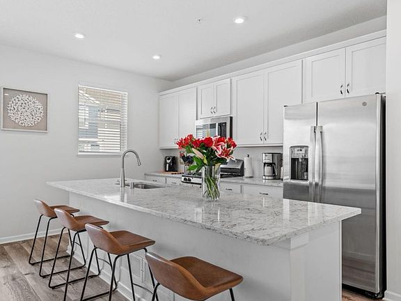 3rd image of 832 Roselyn Dr #831