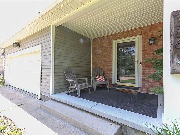 4th image of 386 Caladonia Ave