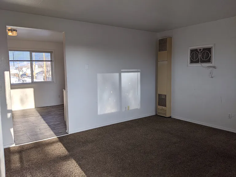 560 N Grand Ave #C — Photo 11