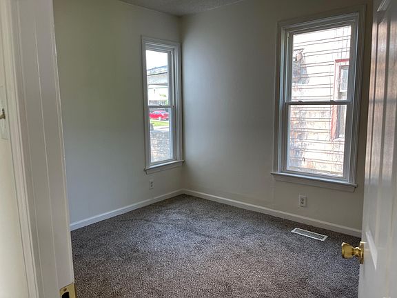 4th image of 2931 McKoon Ave #1
