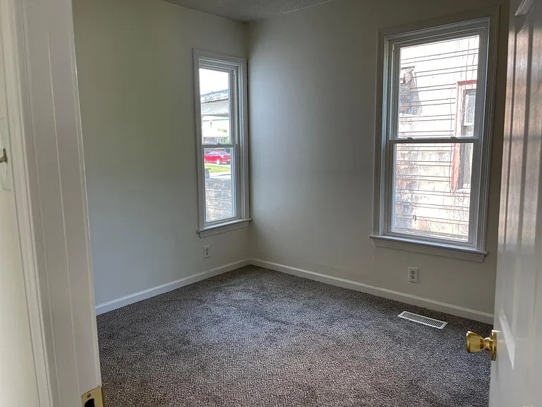2931 McKoon Ave #1 — Photo 4