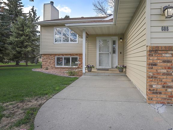 4th image of 608 35th Ave S