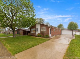 1182 S Venoy Rd, Westland, MI 48186