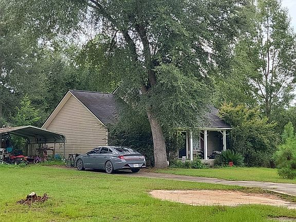 3rd image of 291 Cloverleaf Cir