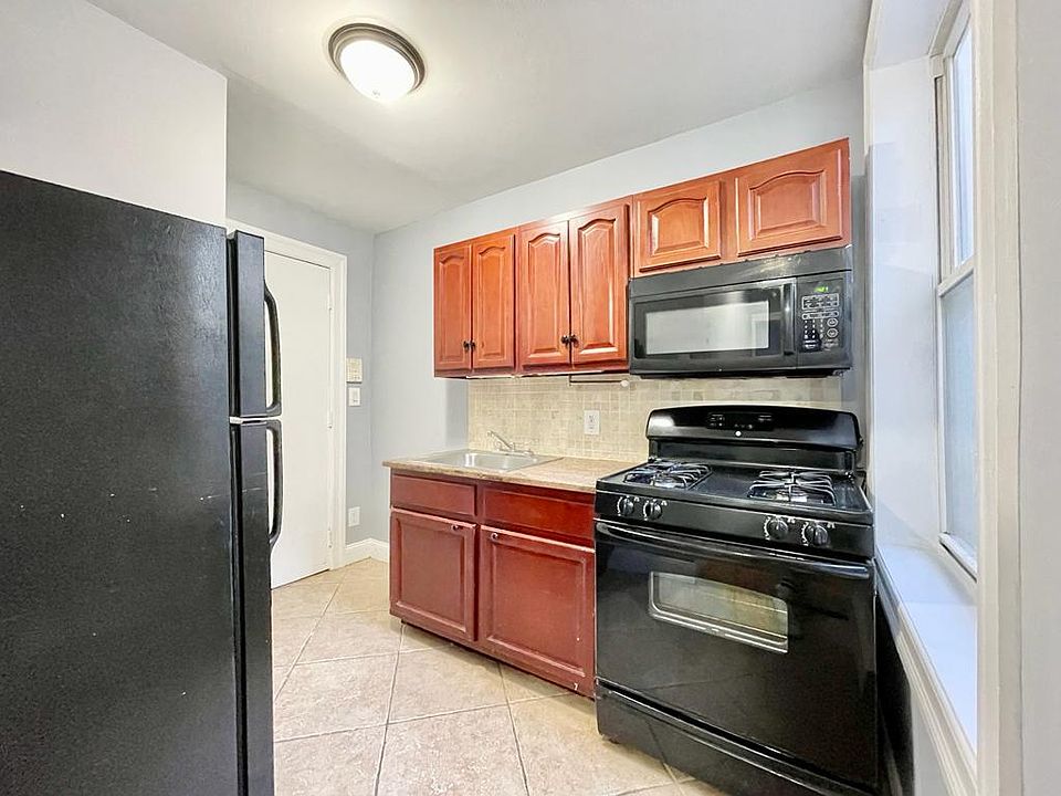 2nd image of 522 19th St #8A