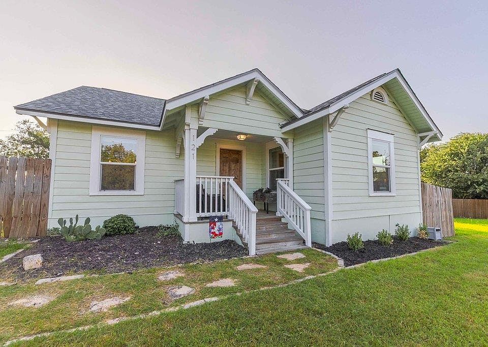1st image of 121 Margot Lane