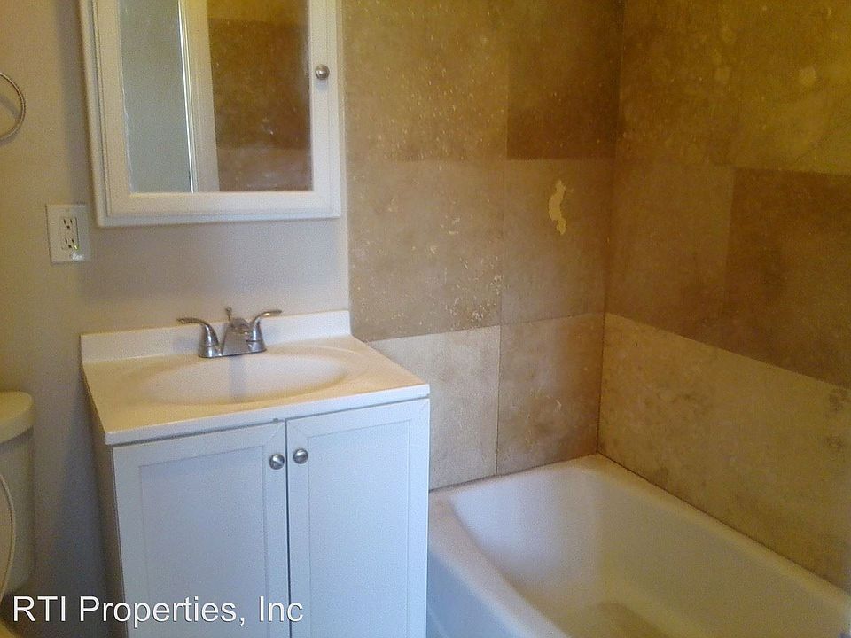 1st image of 12618 Lakewood Blvd APT 9