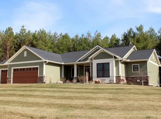 1679 Sawgrass Rd, Decorah, IA 52101