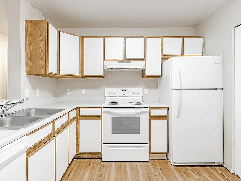 Cascade Apartments — Photo 10