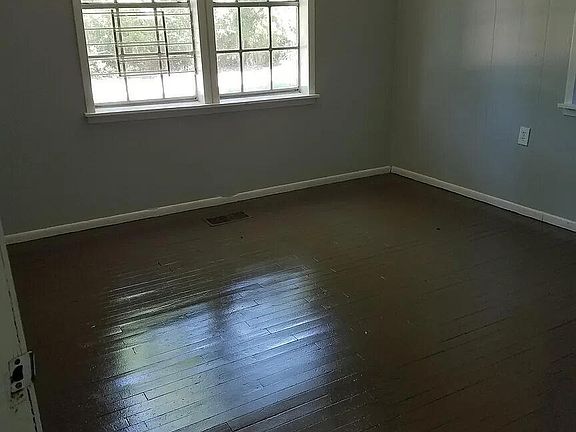 4th image of 3728 Cromwell St