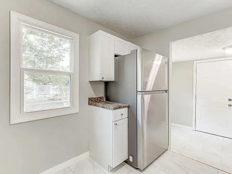 1707 Columbia Ave — Photo 10